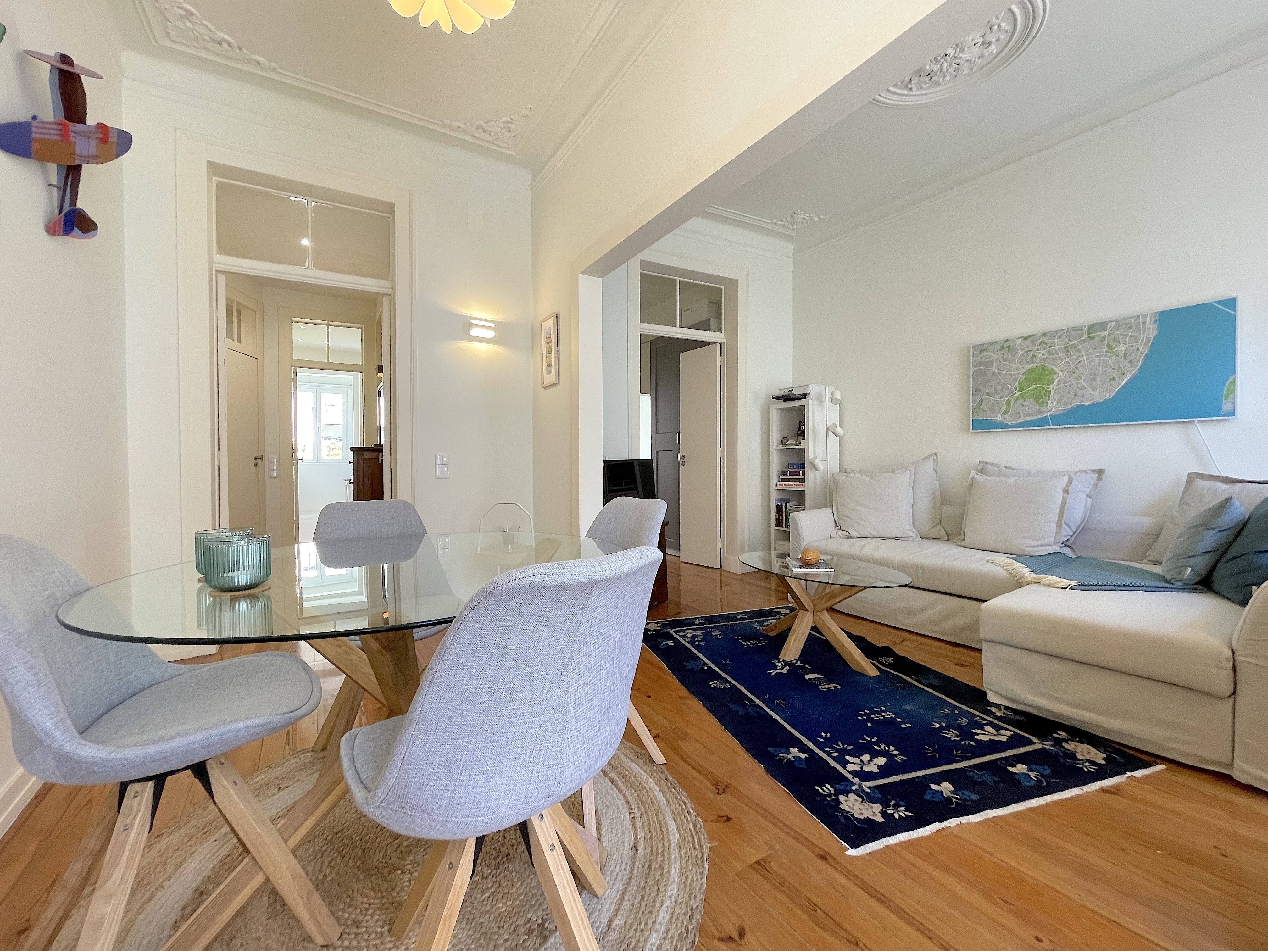 Descubra o Encantador Apartamento Reabilitado em Príncipe Real por € 495.000 que Une Charme Histórico e Conforto Moderno em Lisboa